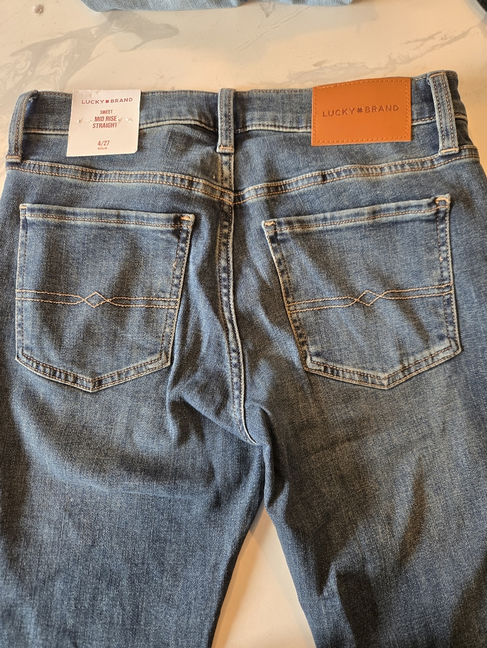 NWT. Lucky Brand Womens Mid Rise Straight Jeans. Size 4/27